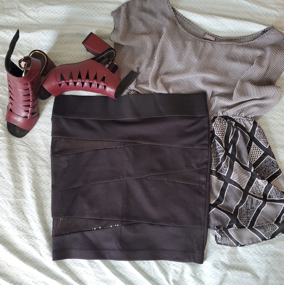 **LAST CHANCE ** Black Bodycon Skirt With Sparkles